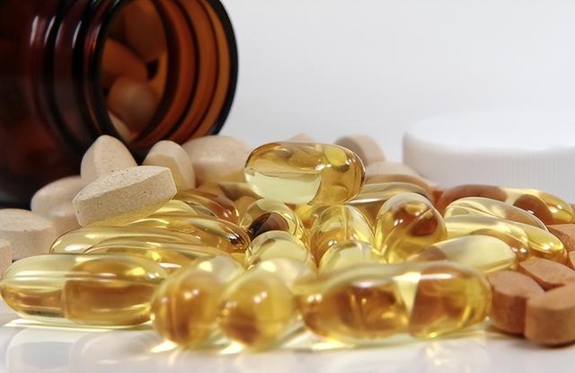 医生|每天吃维生素,竟吃出肝衰竭?医生劝告:这2种维生素别乱吃