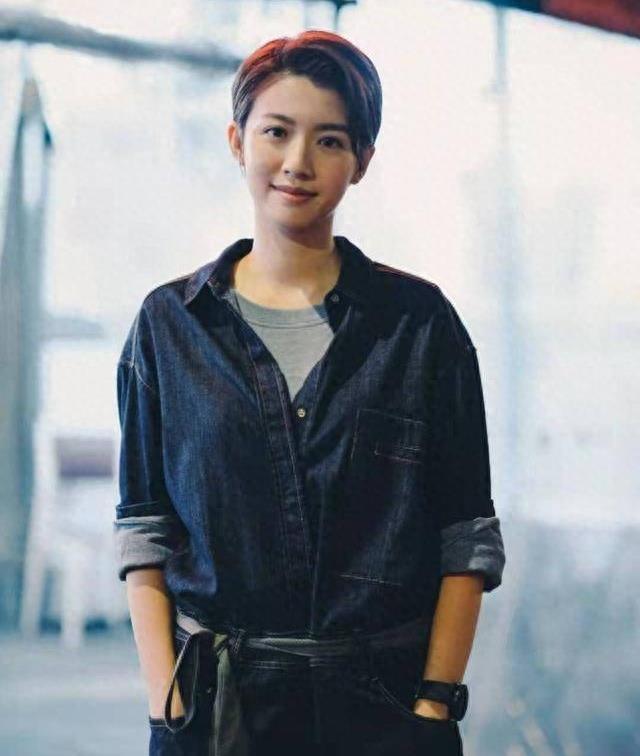 表面是影后,背地里爬床,一夜二百万,彻底撕下这位女星的遮羞布