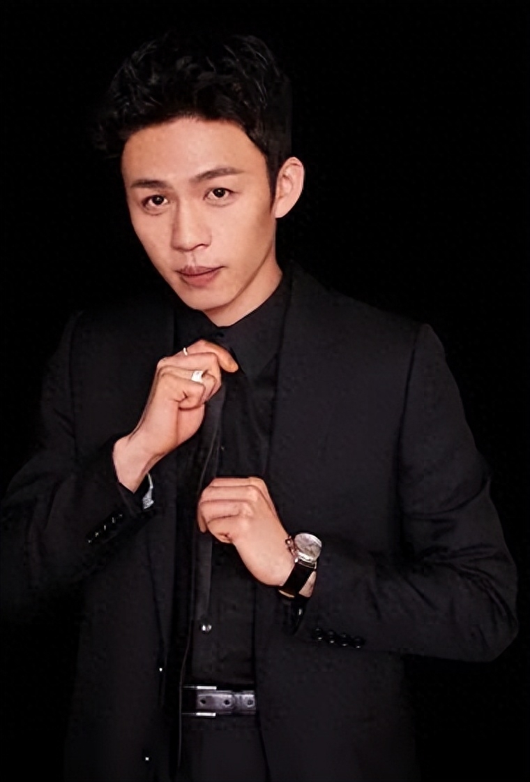 知名男星官宣恋情!出道至今获得过金马奖,网友:官宣方式太甜了