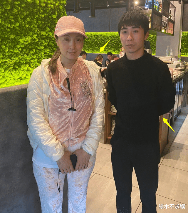 徐峥|51岁陶虹英国被偶遇,满脸斑点、穿搭异常,和徐峥现状反差大!