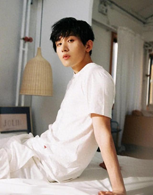 看了当红艺人“判若两人”旧照，才明白资本造星的力度，有多强！