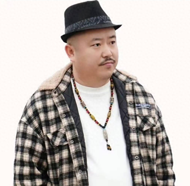 一路走好!赵本山42岁徒孙刘能脑溢血去世,妹妹在朋友圈发了讣告