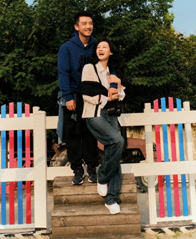 苗苗和郑恺被邀拍合照,苗苗高情商举动,衬托老公身高有178