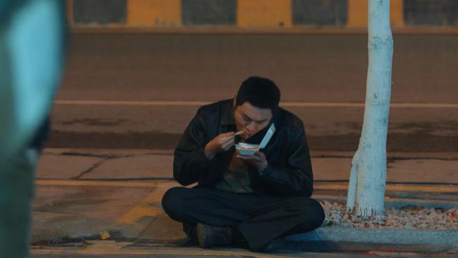 吃得越狠演技越稳！《三大队》王二勇吃肉扯下了多少演员的遮羞布