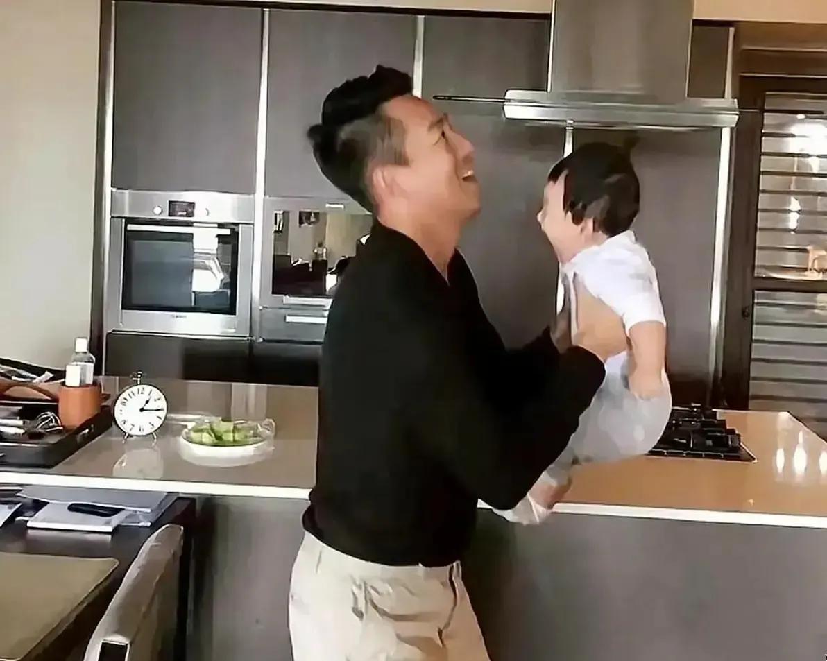 张兰|张兰疑对争抚养权灰心:开庭去不了,汪小菲没探亲资格,大S或赢