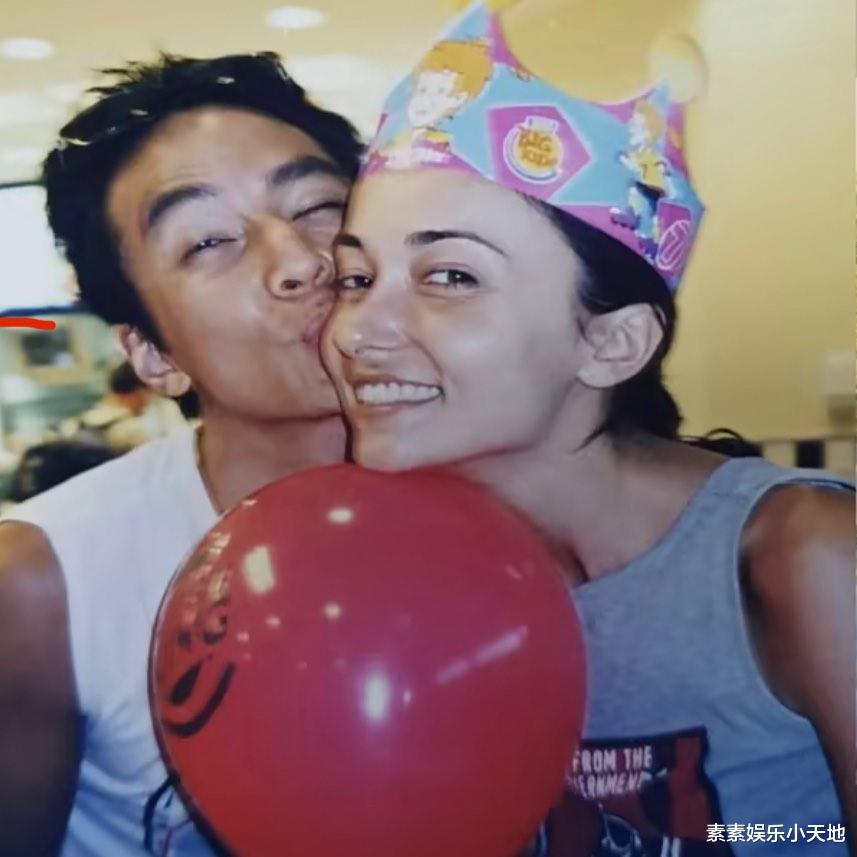 吴彦祖10岁女儿正面照:染粉色头发个性鲜明,风格独立有趣