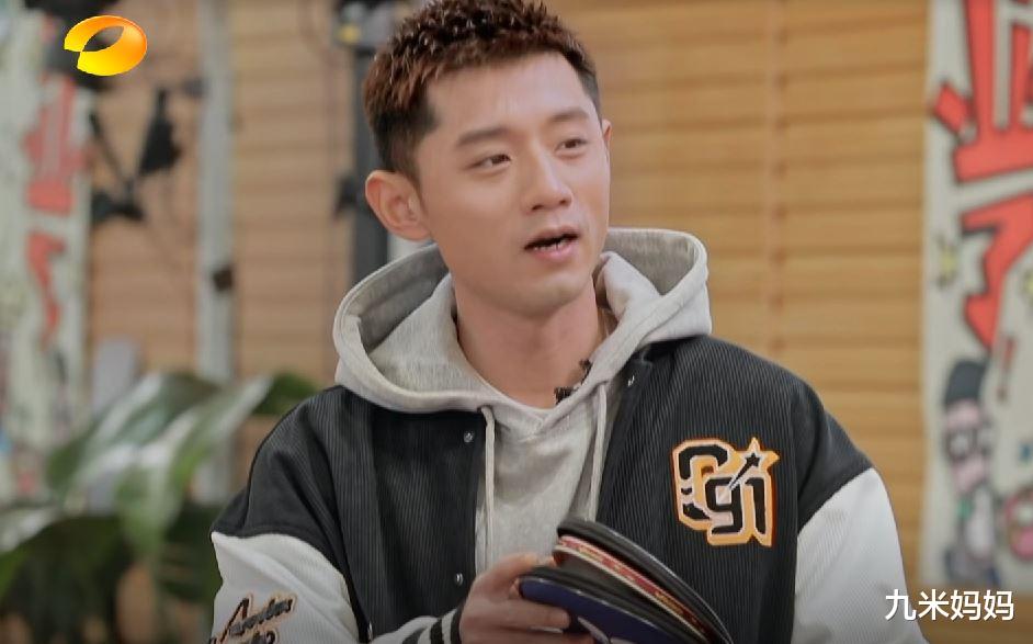 张继科|张继科送乒乓球拍给汪涵，汪涵问：国家队每个队员到底有多少拍？