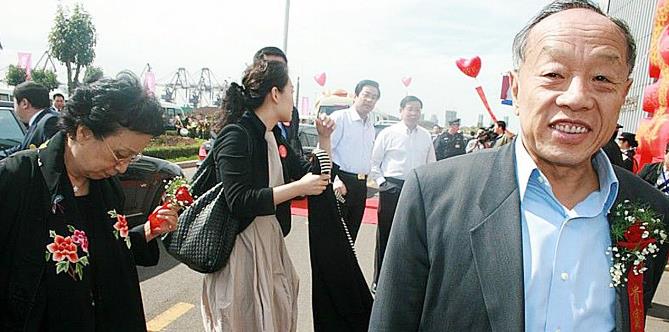 王楠|终于见识到王楠的朋友圈,张嘉译参观球馆,宋小宝陪6岁女儿打球