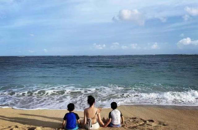 林志颖|林志颖新年首晒照，带家人旧地重游幸福十足，一条短裤穿12年