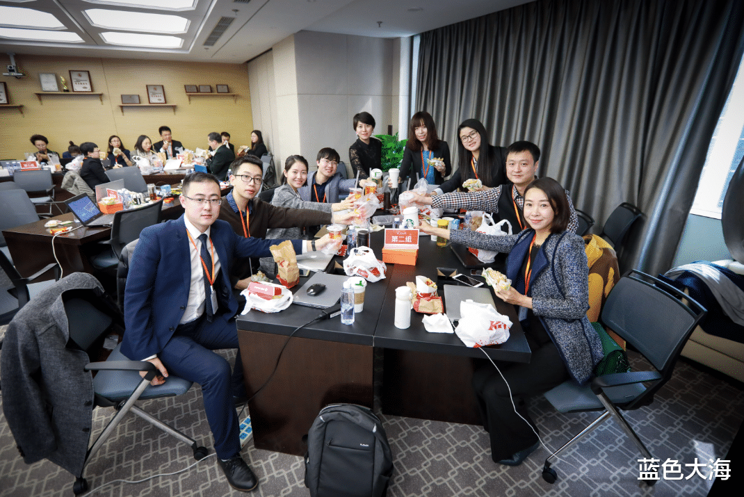 |网友想成立只有女生的公司，没有骚扰没有暗斗，可过来人说太天真