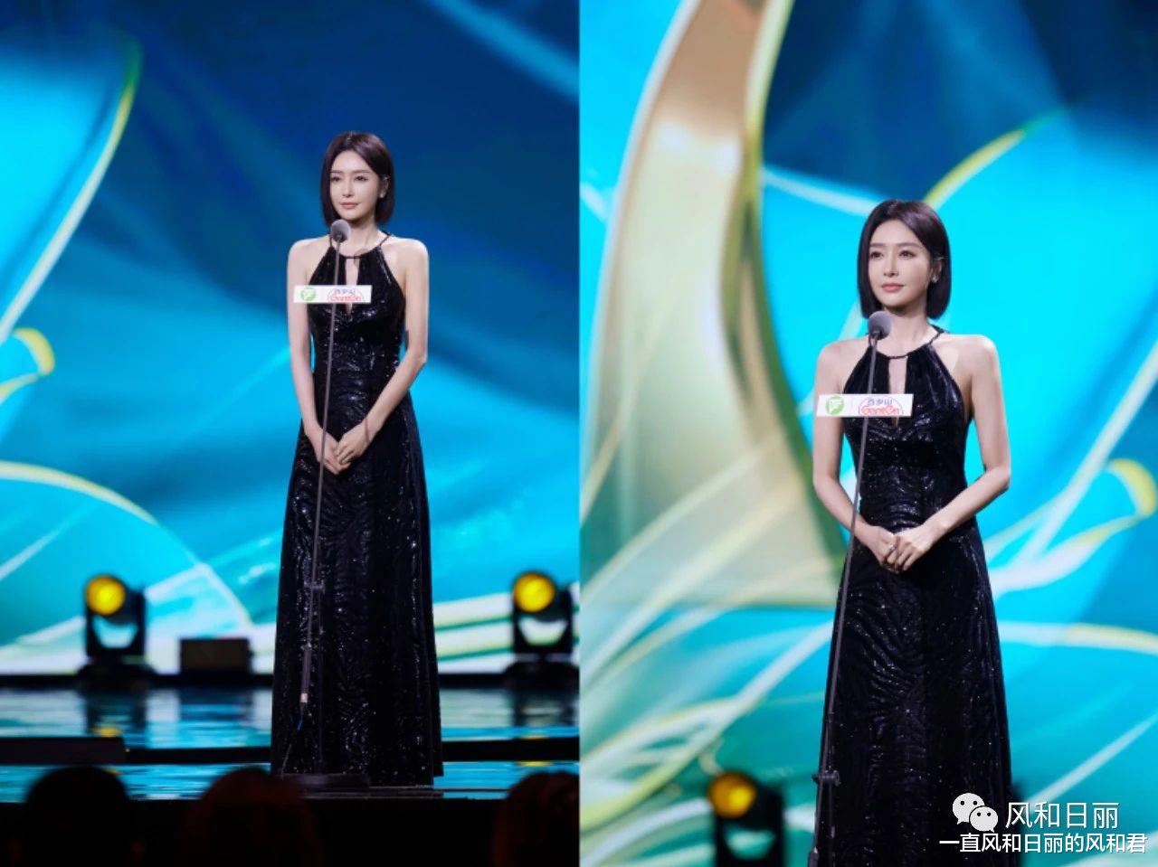 秦岚刚过完44岁生日,一身百褶短裙超减龄,事业爱情双丰收,春风得意