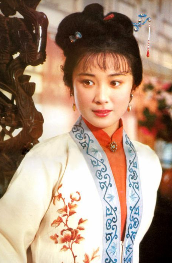 傅艺伟|傅艺伟的毁灭史:从“最美妲己”到“阶下囚”,她到底做错了啥?