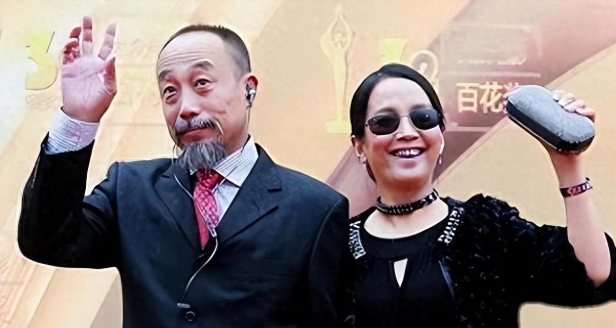 移居美国后暴露本性还是“神”迷心窍?吕丽萍夫妇在美国闹尽笑话