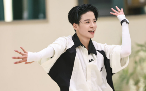 Amber疑似扔掉粉丝礼物,聊天记录遭曝光,称东西上不了飞机