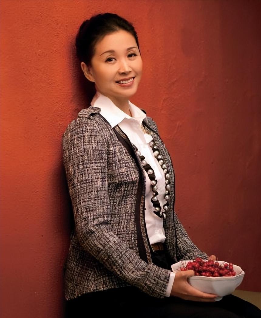 黄菡|这真的是《非诚勿扰》的黄菡吗，如今容貌苍老已经认不出