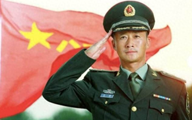 醒醒吧!没军人气质就不要尬演,真正演出军人气场的只服这8位