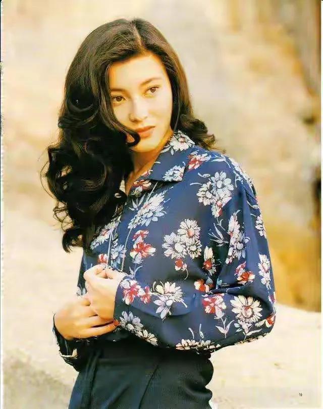 她曾是亚视一姐,传闻遭下降头两次自杀,如今现状更惨