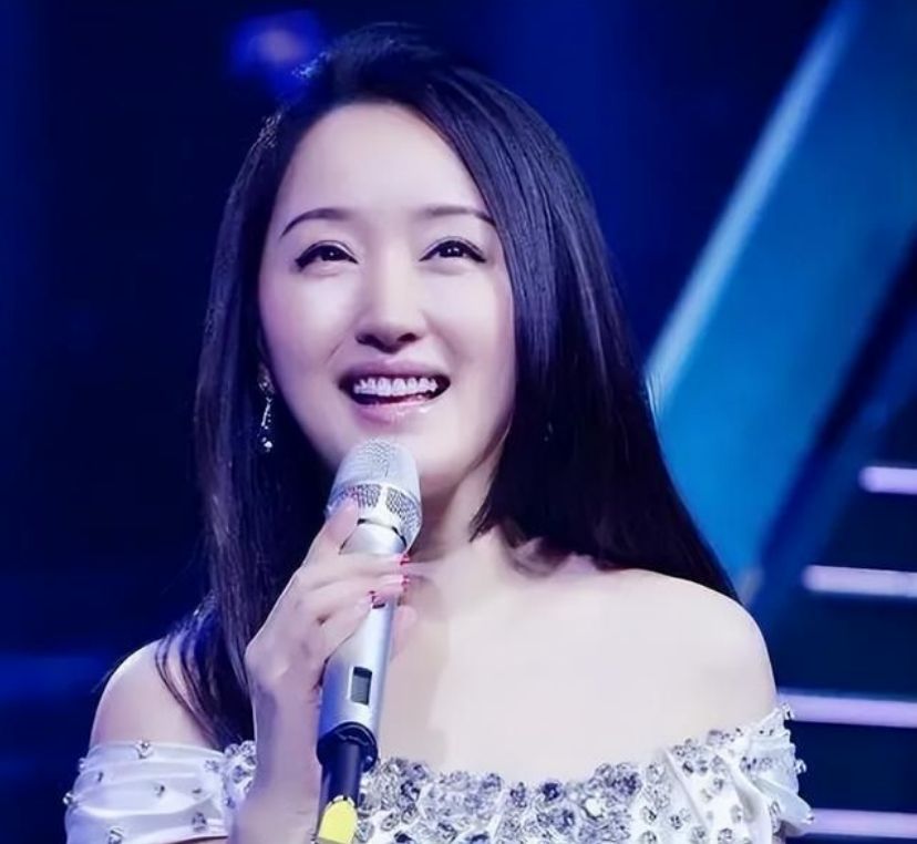 杨钰莹|杨钰莹妈妈熊永红:怀孕时丈夫意外离世,女儿用孝心托起她的晚年