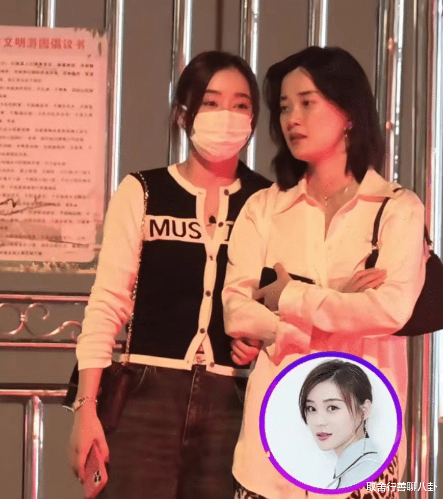 袁姗姗|“文胸天后”姗姗疑似恋情曝光,与好友聚餐之后,被男子硬拽拉走