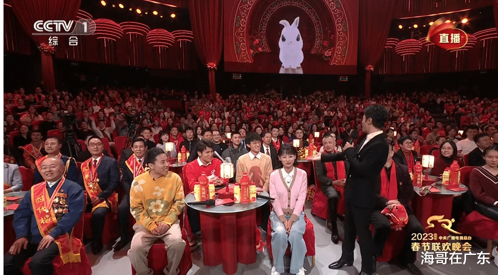 春晚|春晚现场已经没人戴口罩,疫情已经结束了吗?