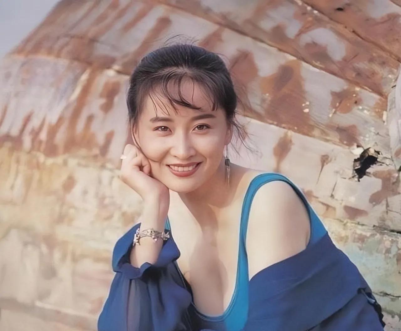 于莉一位先前不被注意的演员,在她三十多岁时彻底改变了职业生涯