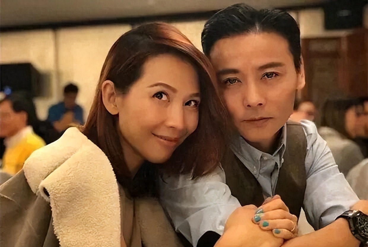 49岁的蔡少芬回应说,如果她离婚,她的丈夫肯定会再婚,这更现实