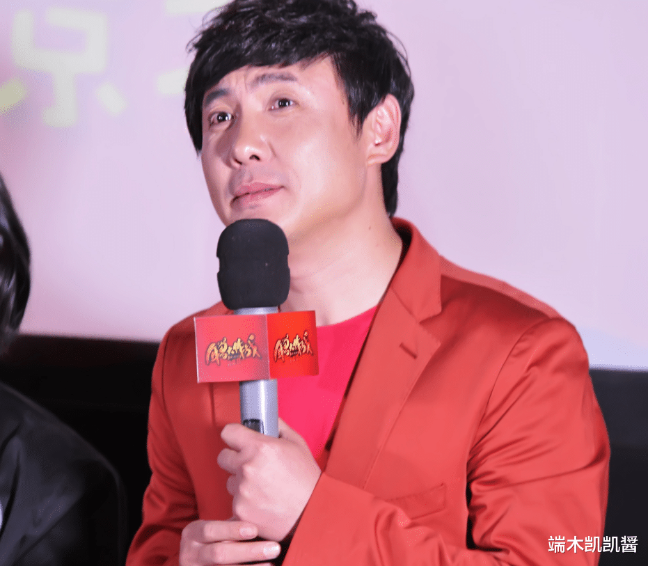 沈腾|沈腾身患疑难杂症？?躲到日本医院治病，被偶遇时脖子肿大动作僵硬