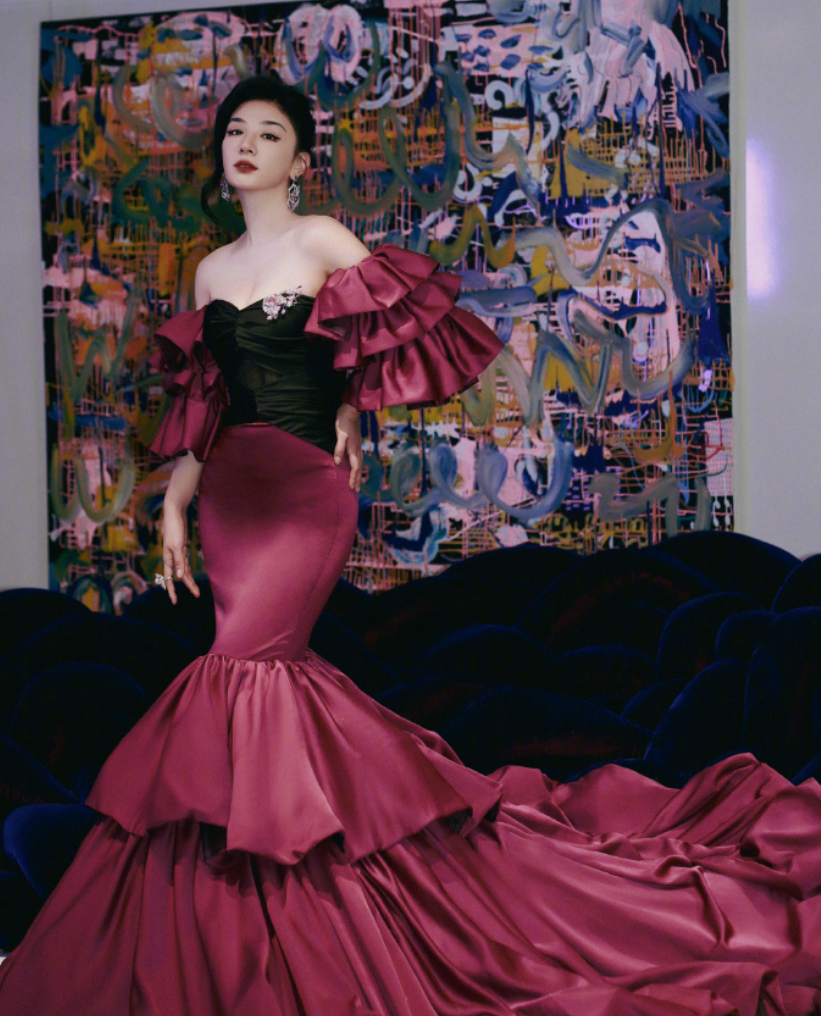 47岁黄奕为瘦身绝食3天!拍写真照瘦了一圈,身材姣好颜值喜人