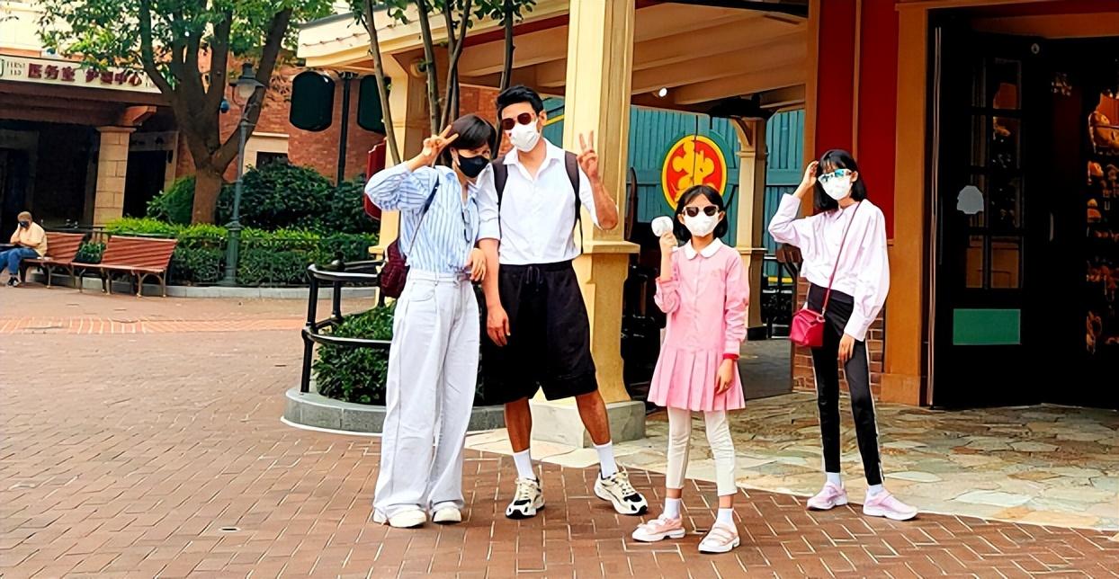 贝儿|黄多多成熟穿搭引争议!14岁贝儿成白月光