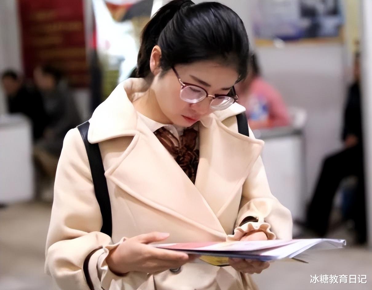 跳槽|95后女生升职被同事造黄谣,陷入抑郁后裸辞,细节曝光现实又扎心