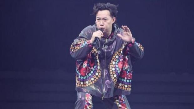 陈奕迅台北演出惹争议！歌迷拒听《孤勇者》，激情回怼：不听就走