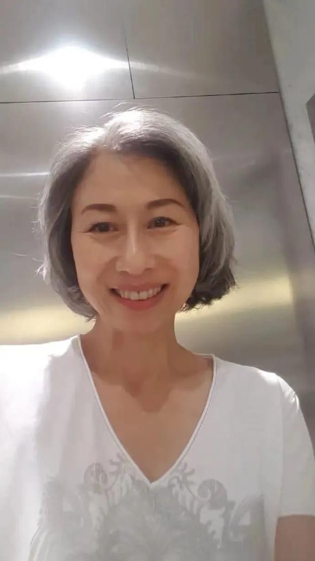 不P皱纹，不在乎白发，变老的样子也可以很“飒”