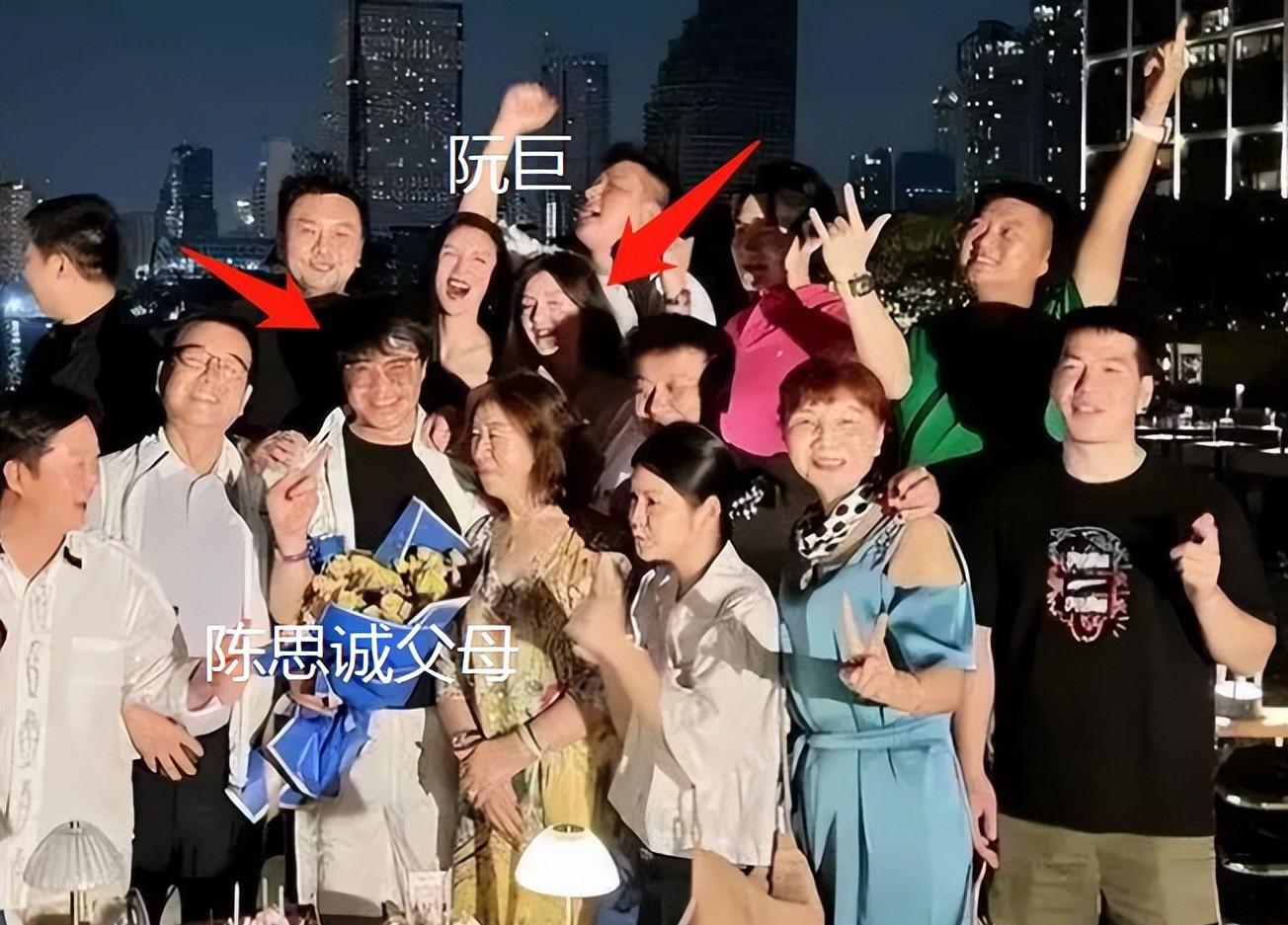 陈思诚|陈思诚与女友同居试婚，相差21岁父女恋很甜蜜