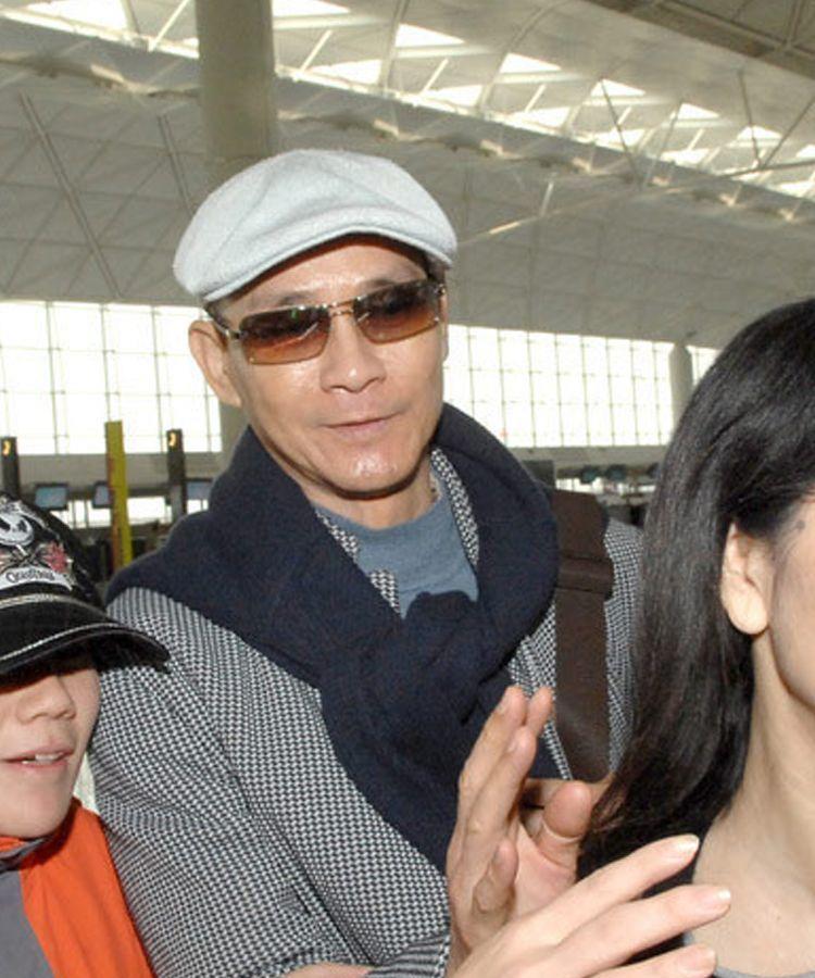 发型 发型有多重要？郑少秋戴假发不像75岁，摘掉后秃头、发少像个老头