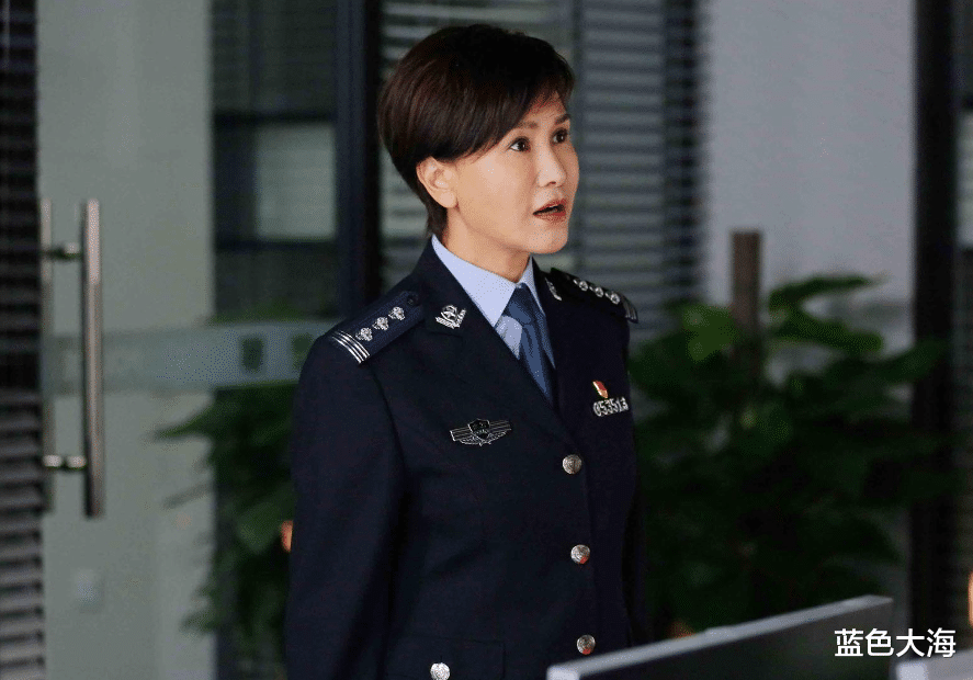 颜丙燕|没女警气质别硬演警花，这6位女演员把女警演活了