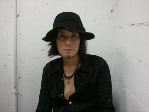 55岁知名歌手去世!从确诊食道癌到离世仅7个月!生前暴瘦还抽烟