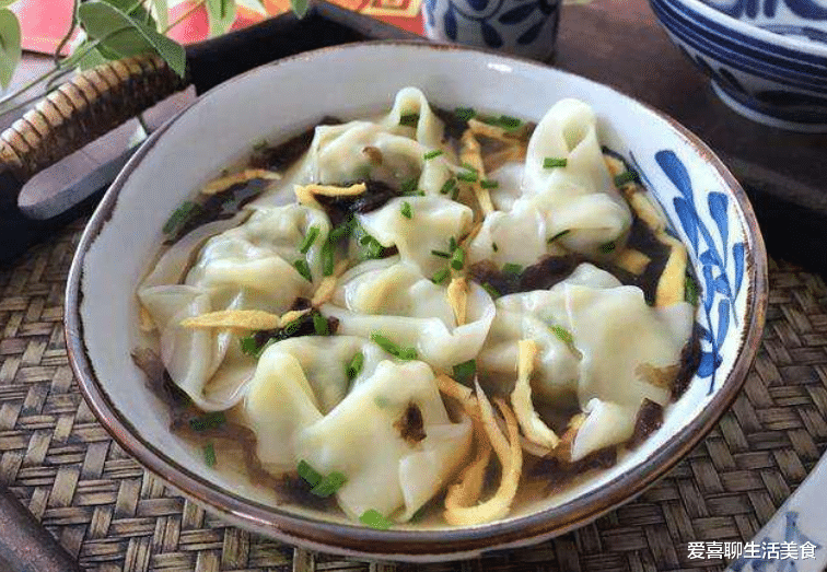 荠菜大量上市，鲜嫩营养高，但切记别与它们同吃，吃荠菜的禁忌要牢记！