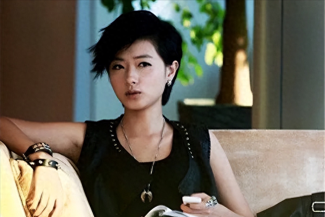 当红明星被“潜规则”7次,事业巅峰期意外生子,生父是谁仍是迷