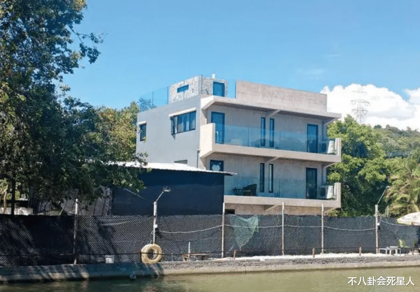 “退休”久居日本,状态越来越差,55岁的郑伊健背后资产可不简单