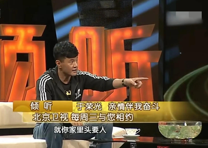 演员于荣光：钱他挣、饭他做，为何到了63岁，妻子坚持要和他离婚