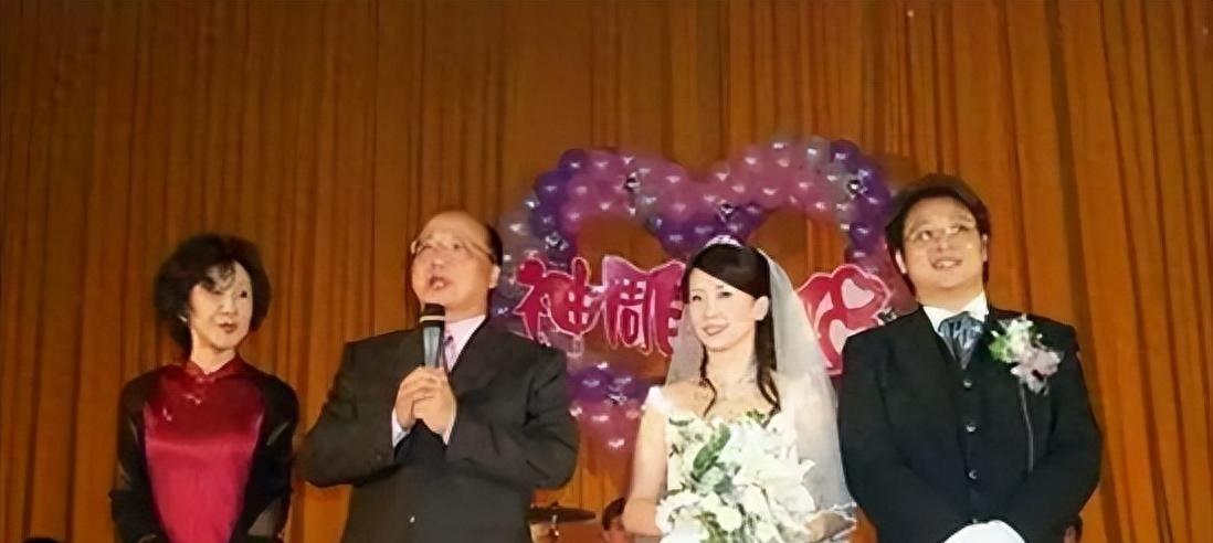 知名女星被曝出轨女助理,前夫下场狂撕,11岁的儿子出面力挺