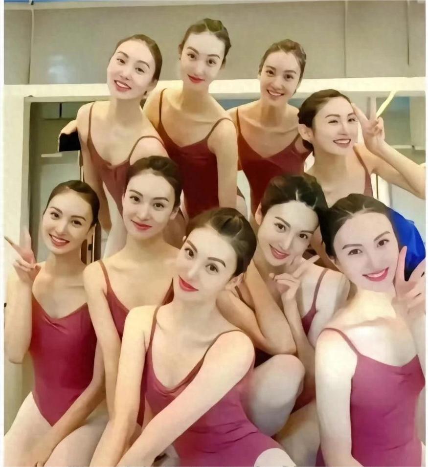 恒大美女歌舞团私照流出：姑娘个个貌美如花，身材绝佳！
