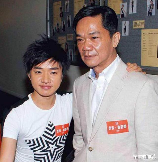 64岁港星黄光亮定居内地!光膀子洗初代保时捷,泳池占地百余平