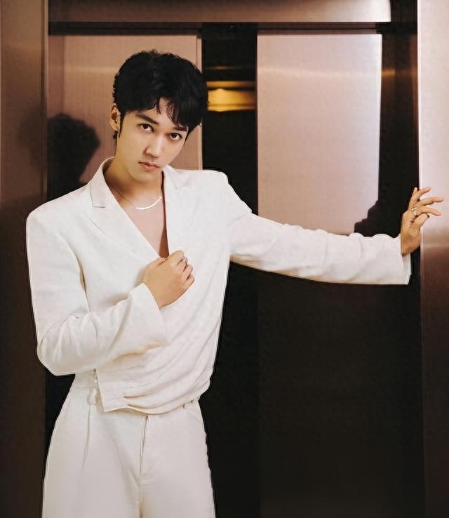 陈牧驰同性恋身份曝光!5年前海外视频被扒,分手后崩溃