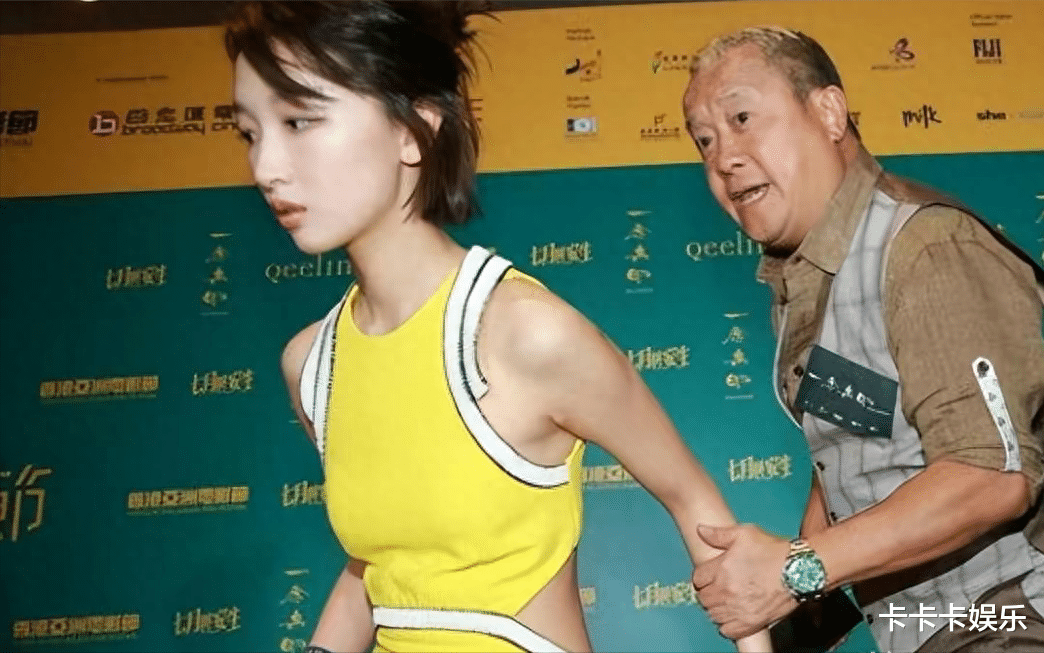 曾志伟拽的不是周冬雨的手,而是娱乐圈的丑陋,两人是啥关系?