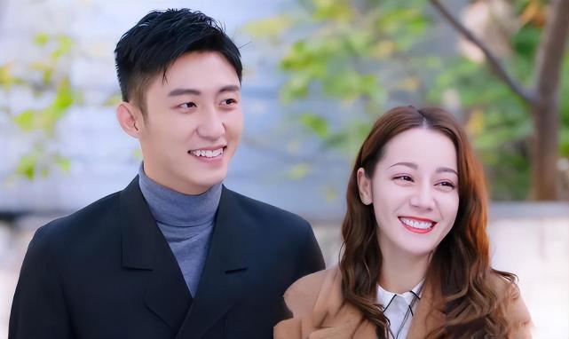 迪丽热巴|迪丽热巴回国营业：穿吊带短裙露小蛮腰，肚子平平力破怀孕传闻