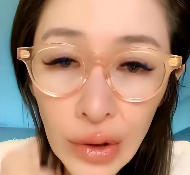 色是刮骨刀!43岁萧亚轩面黄肌瘦、脸部凹陷、香肠嘴,疑被掏空