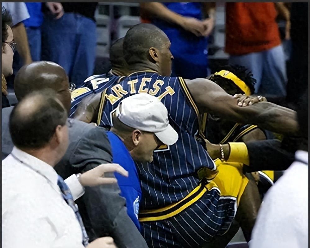 中国女歌手爱上外籍黑人,同居后被家暴导至肛裂,如今40岁无人敢娶