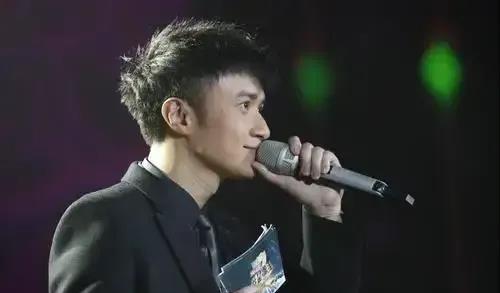 古巨基:她以经纪人身份陪我22年,52岁为我高龄产一子,能不爱吗