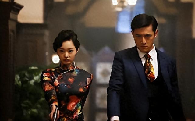 同样是演女特工，把关晓彤、宋轶放在一起看，差距就出来了